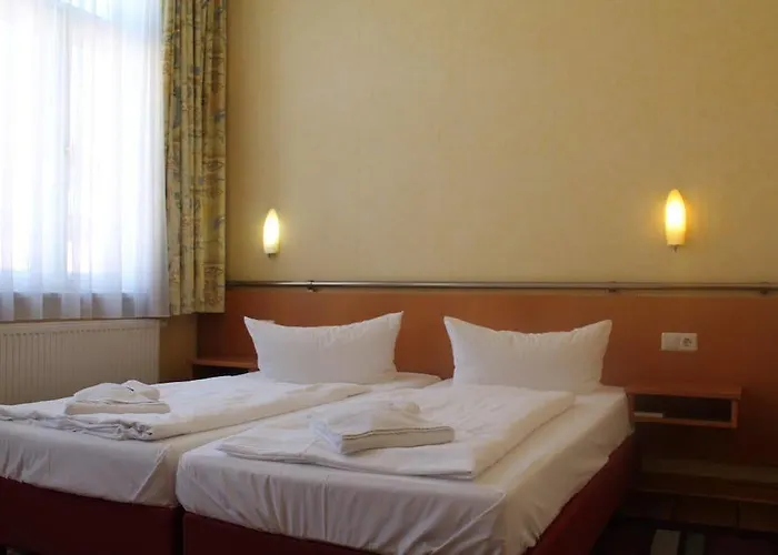 Ringhotel Schwarzer Baer Отель Wittenberg